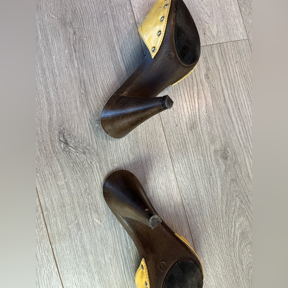 Beautiful Yellow Heels Size 7 - Picture 7 of 7